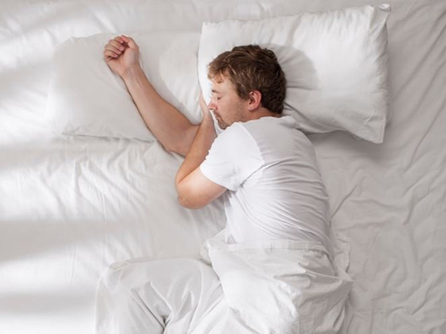 Долго спать в выходные вовсе не полезно, говорят ученые