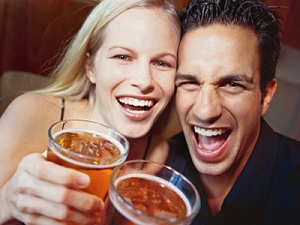 Алкоголь по-разному влияет  на поведение мужчин и  женщин