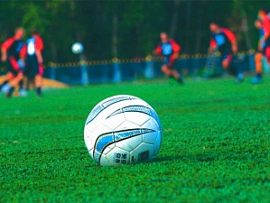 Играть в футбол полезнее, чем бегать и поднимать тяжести