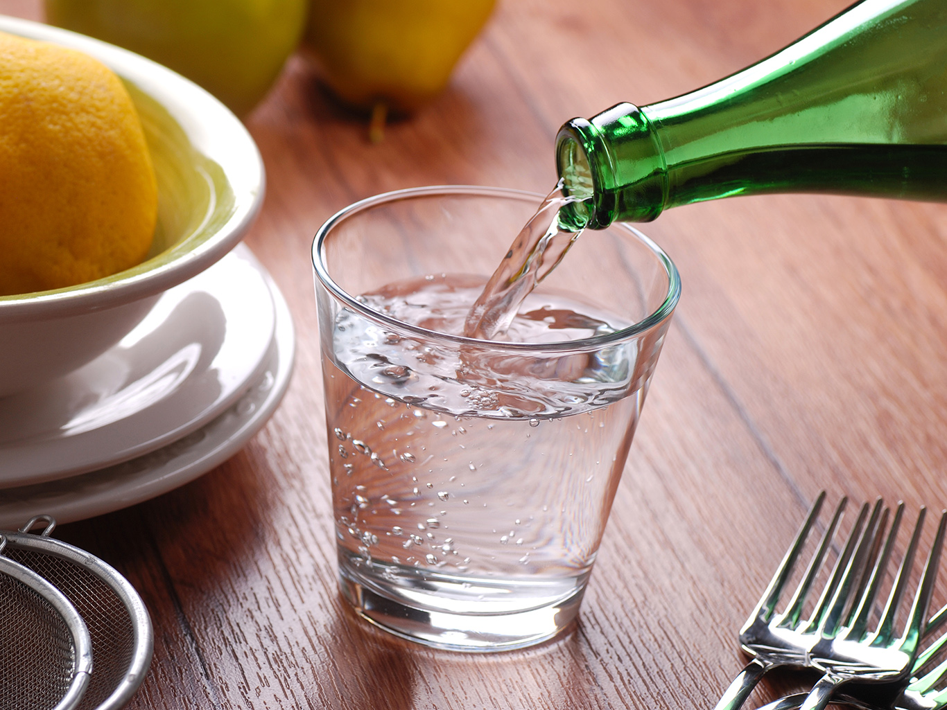 Вредно ли пить воду во время еды?