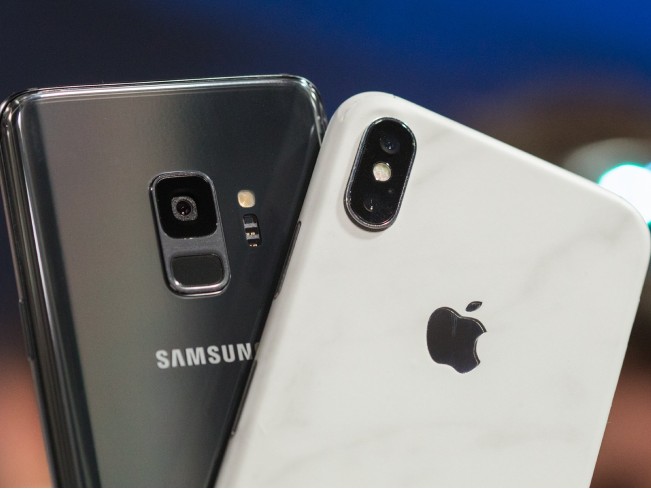 Смартфоны от Apple и Samsung небезопасны для здоровья