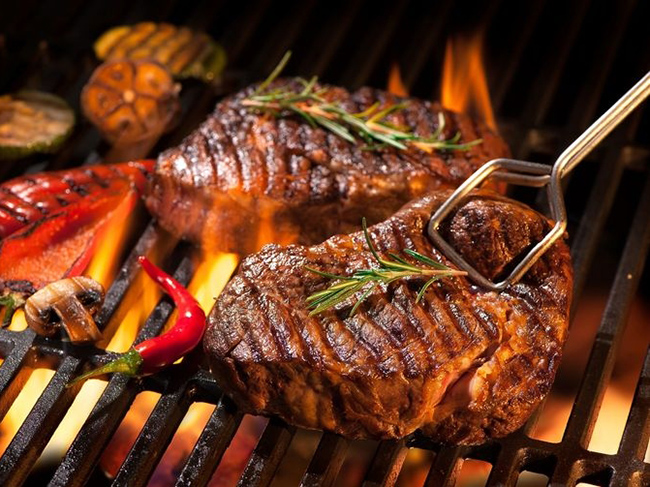Мясо, приготовленное на открытом огне, опасно для здоровья