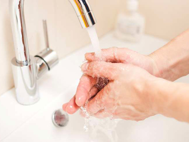 Мытье рук с мылом способствует выведению токсинов из организма