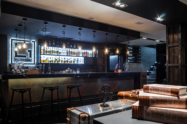 L1 lobby bar