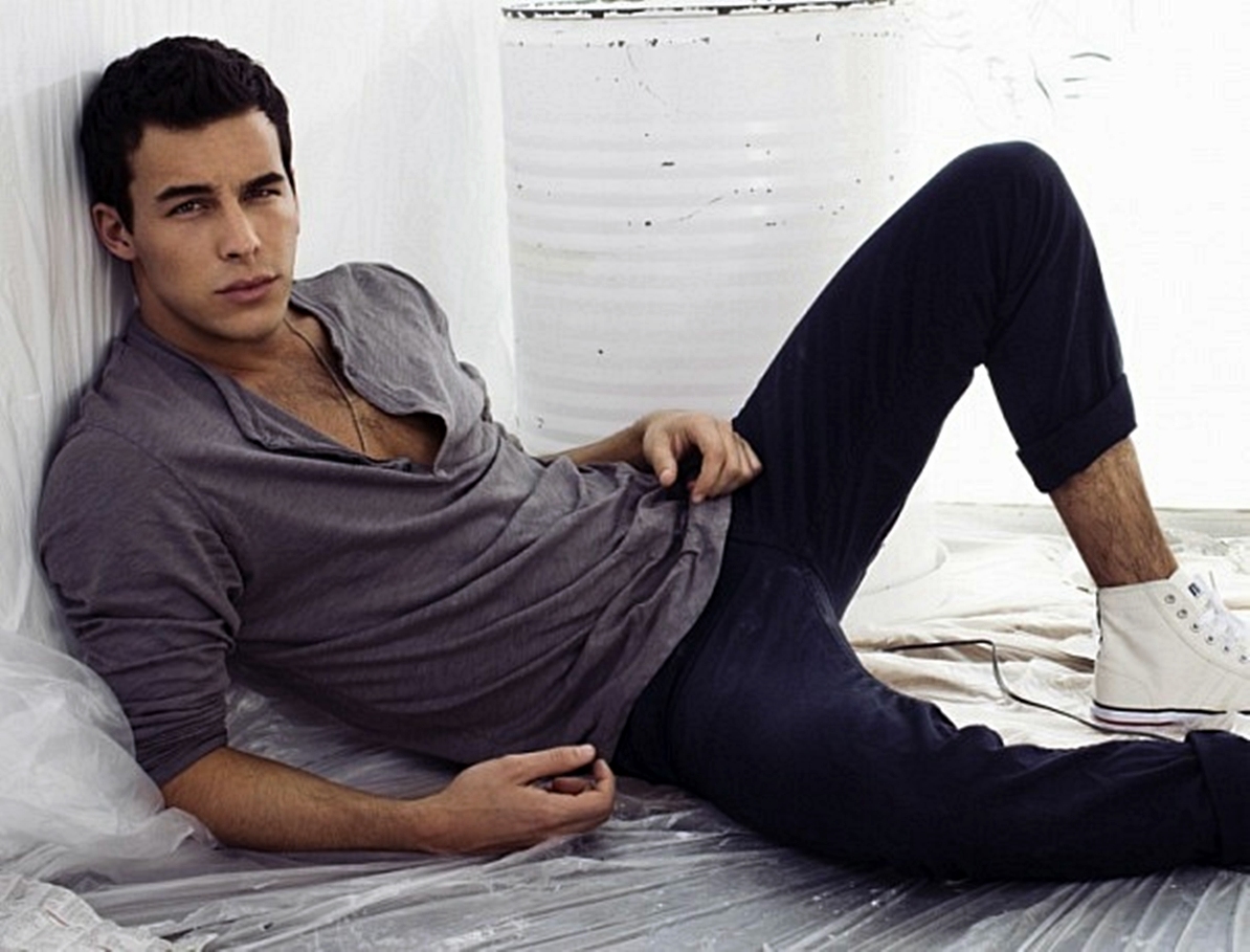 Марио Касас