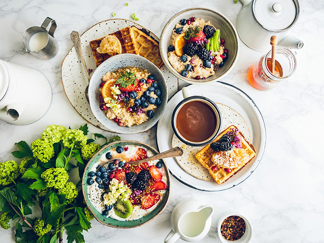 Не завтракать и поздно ужинать очень опасно для здоровья
