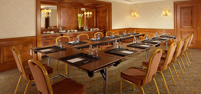 Fairmont Grand Hotel