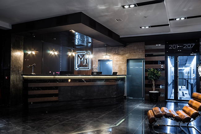 L1 lobby bar