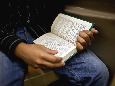 Социологи: мужчины  не читают книги,  написанные женщинами