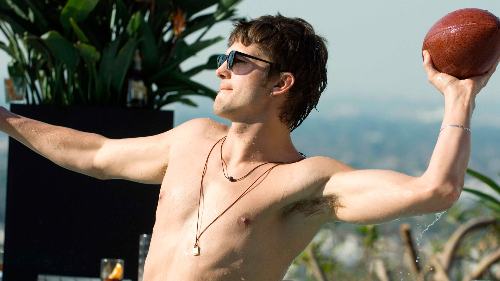 Жалаңаш атақты Габриелла Уайлд