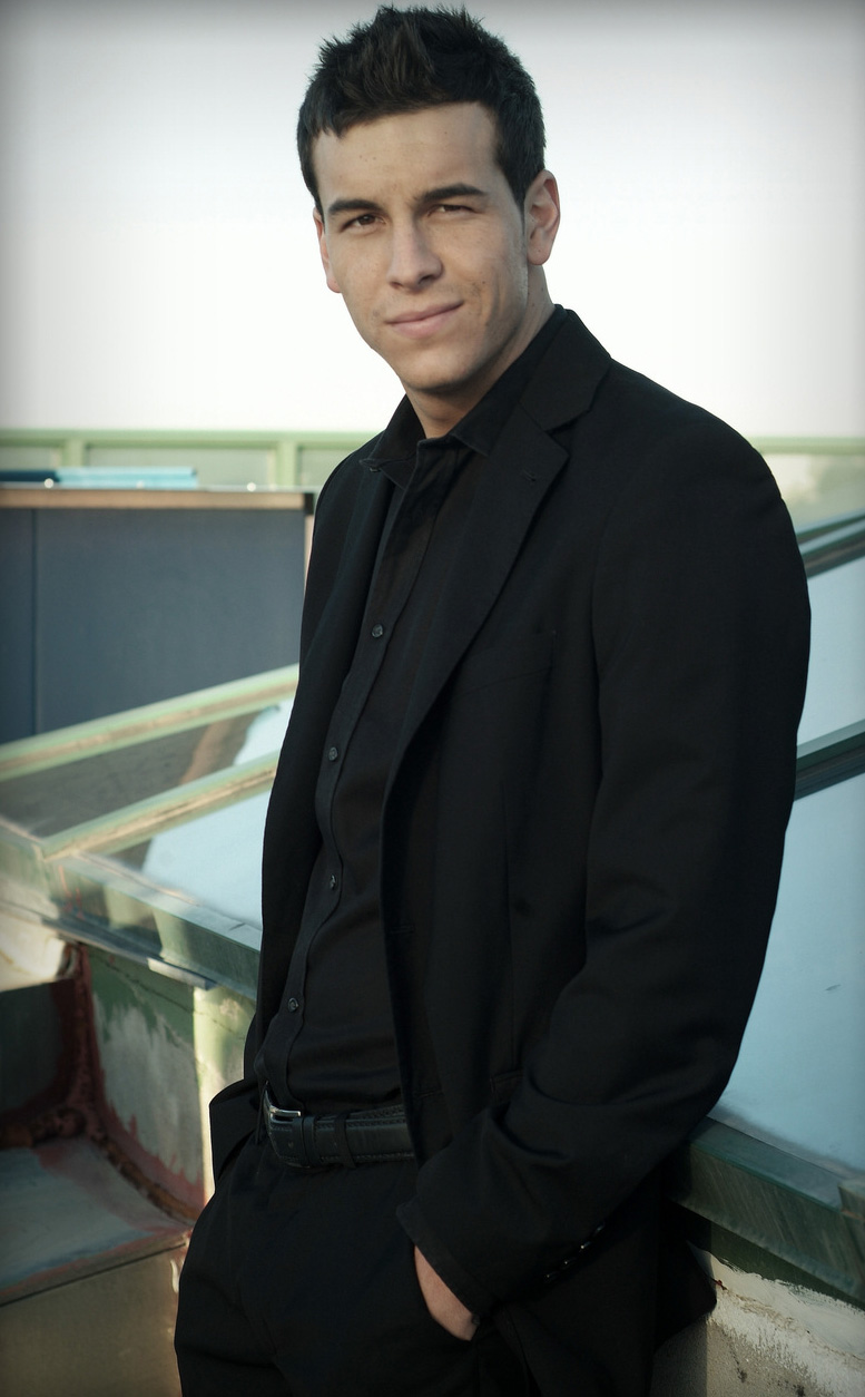 Марио Касас