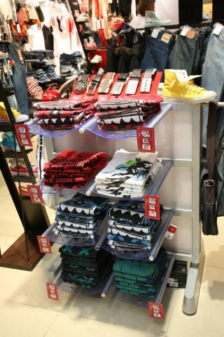 LEVI’S
