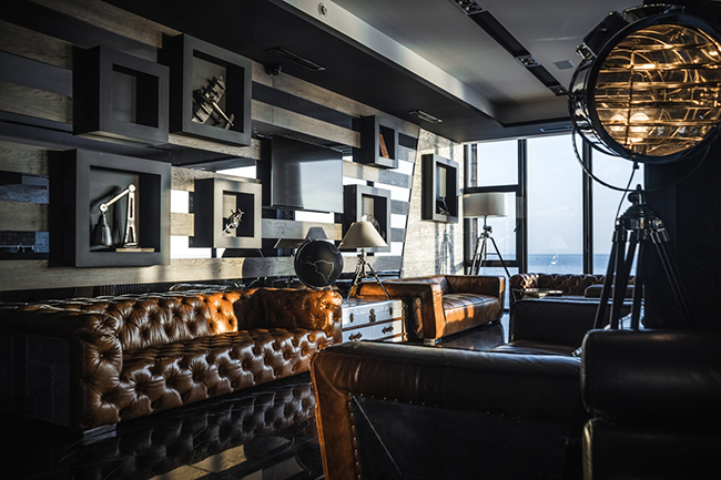L1 lobby bar