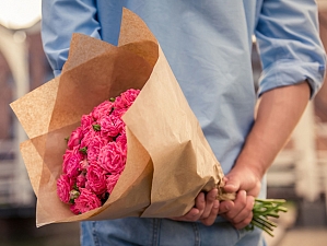 Какой букет цветов подарить на первое свидание девушке?