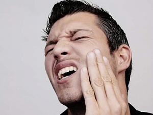 Почему возникает  чувствительность зубов,  и как с ней бороться