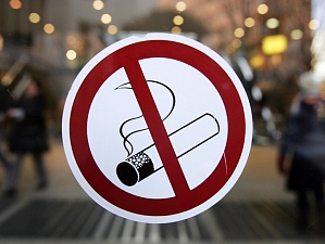 Назван неожиданный полезный эффект от запрета на курение в общественных местах