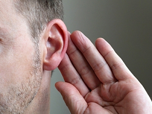 Потеря слуха в молодости:  причины  и решение проблемы