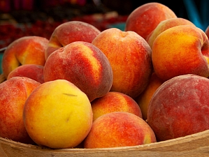 Персик - один из наиболее полезных летних фруктов