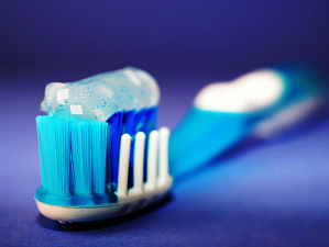 Как чистка зубов связана с половой проблемой у мужчин?
