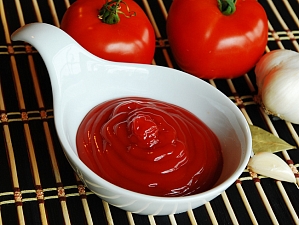 Эксперты выяснили, почему еда с кетчупом многим кажется вкусней 