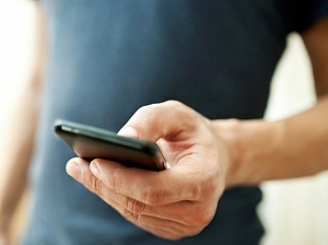 Пользование смартфоном может спровоцировать появление кожного дерматита