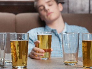 Употребление алкоголя —  одна из причин раковых  заболеваний