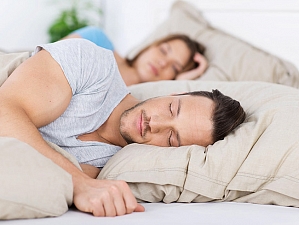 Специалисты рассказали, на каком боку лучше всего спать