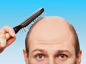Боремся с облысением и  сединой: 6 ошибок, которые  могут стоить тебе волос