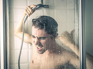Холодный душ может быть опасным для здоровья