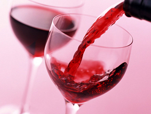 Ученые рассказали, как красное вино влияет на состояние зубов