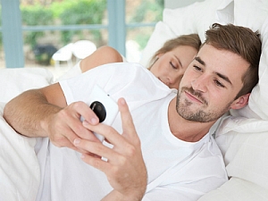 Телефоны портят сексуальную жизнь влюбленных