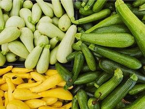 Весенние овощи и фрукты на твоем столе