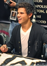 Тэйлор Лотнер