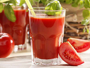 Почему после новогодних праздников нужно пить томатный сок