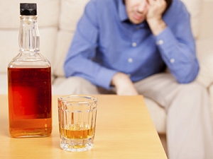 Чрезмерное употребление  алкоголя забирает  восемь лет жизни