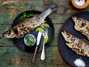 Внеси разнообразие в меню для пикника: как приготовить вкусную рыбу на гриле