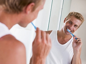 Регулярная чистка зубов  защищает  от болезней сердца