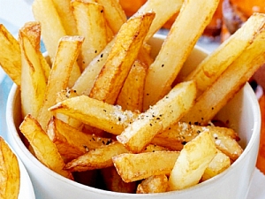 Ученые: картошка фри, чипсы  и печенье могут  спровоцировать раковые  заболевания